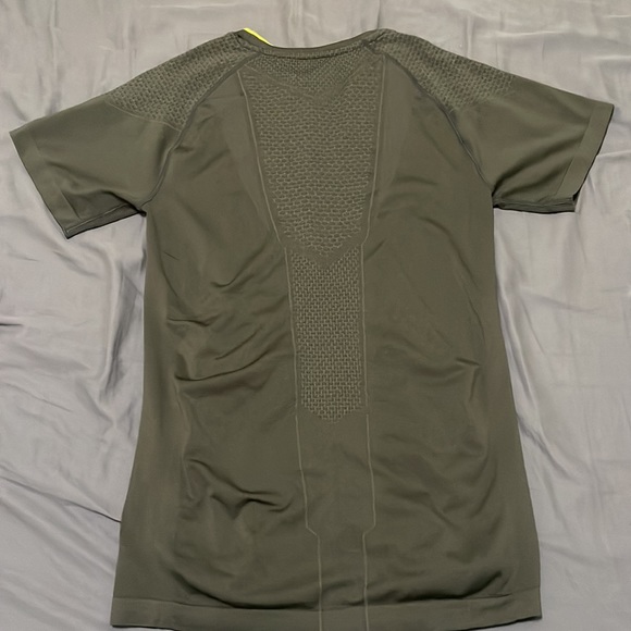 (Sold) Gymshark Onyx Tee v1 - Picture 5 of 6